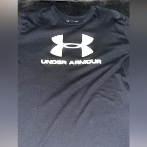 Black under armour t shirt size large